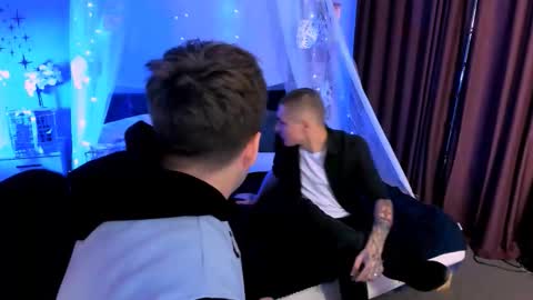 Snapshot of thomas_crow chatting on 12-23-25, 11:08 thomas_crow online show from 12-23-25, 11:08