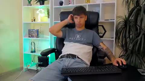Snapshot of thomas_edisonn chatting on 07-05-26, 06:42 thomas_edisonn online show from 07-05-26, 06:42