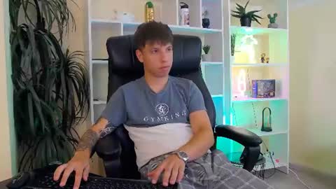 Snapshot of thomas_edisonn chatting on 07-06-26, 07:05 thomas_edisonn online show from 07-06-26, 07:05