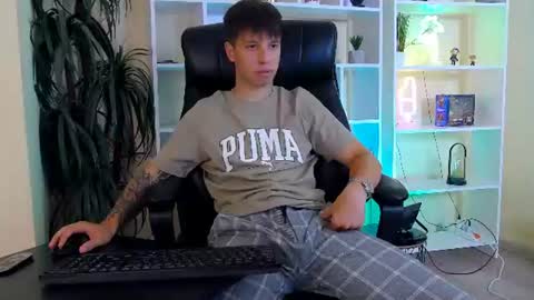 Snapshot of thomas_edisonn chatting on 07-09-26, 12:20 thomas_edisonn online show from 07-09-26, 12:20