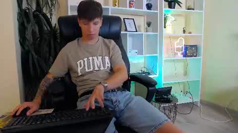 Snapshot of thomas_edisonn chatting on 07-13-26, 07:00 thomas_edisonn online show from 07-13-26, 07:00