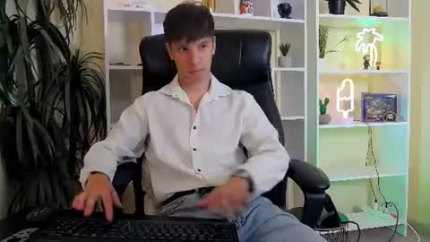 Snapshot of thomas_edisonn chatting on 07-17-26, 07:15 thomas_edisonn online show from 07-17-26, 07:15