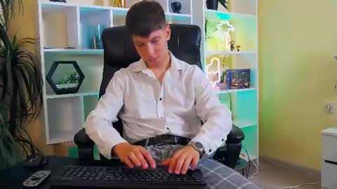 Snapshot of thomas_edisonn chatting on 07-21-26, 07:11 thomas_edisonn online show from 07-21-26, 07:11