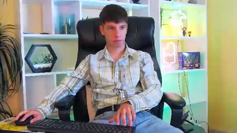 Snapshot of thomas_edisonn chatting on 07-23-26, 07:17 thomas_edisonn online show from 07-23-26, 07:17
