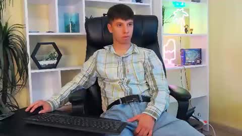 Snapshot of thomas_edisonn chatting on 07-24-26, 12:25 thomas_edisonn online show from 07-24-26, 12:25