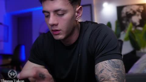 Thomas Falcon online show from 01-11-25, 01:06