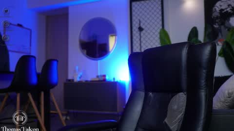 Thomas Falcon online show from 01-17-25, 03:12