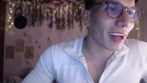 Snapshot of thomas_fuckboy chatting on 12-06-24, 03:41 Thomas Grey online show from 12-06-24, 03:41