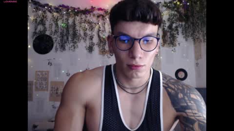 Snapshot of thomas_fuckboy chatting on 01-19-25, 03:08 Thomas Grey online show from 01-19-25, 03:08