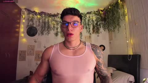 Snapshot of thomas_fuckboy chatting on 01-24-25, 04:48 Thomas Grey online show from 01-24-25, 04:48