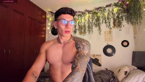 Snapshot of thomas_fuckboy chatting on 01-24-25, 07:51 Thomas Grey online show from 01-24-25, 07:51