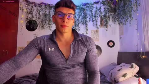 Snapshot of thomas_fuckboy chatting on 02-08-25, 03:41 Thomas Grey online show from 02-08-25, 03:41