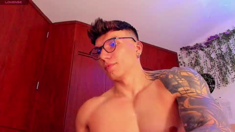 Snapshot of thomas_fuckboy chatting on 02-08-25, 09:46 Thomas Grey online show from 02-08-25, 09:46