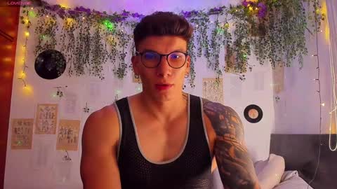 Snapshot of thomas_fuckboy chatting on 02-09-25, 03:32 Thomas Grey online show from 02-09-25, 03:32