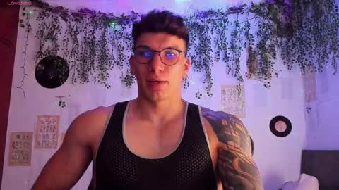 Snapshot of thomas_fuckboy chatting on 02-09-25, 09:37 Thomas Grey online show from 02-09-25, 09:37