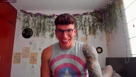 Snapshot of thomas_fuckboy chatting on 02-10-25, 08:42 Thomas Grey online show from 02-10-25, 08:42