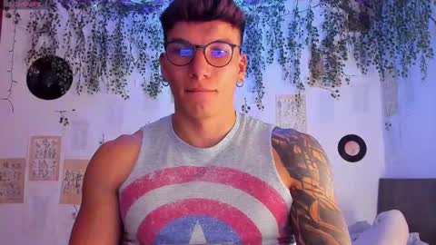 Snapshot of thomas_fuckboy chatting on 02-10-25, 11:45 Thomas Grey online show from 02-10-25, 11:45