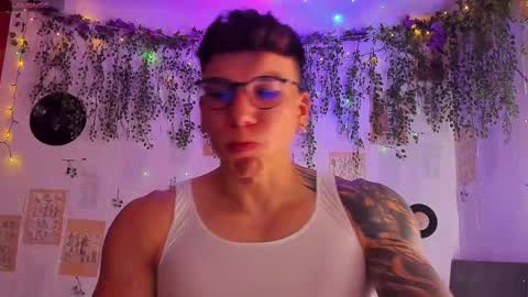 Snapshot of thomas_fuckboy chatting on 02-11-25, 10:18 Thomas Grey online show from 02-11-25, 10:18