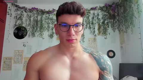 Snapshot of thomas_fuckboy chatting on 02-12-25, 10:04 Thomas Grey online show from 02-12-25, 10:04