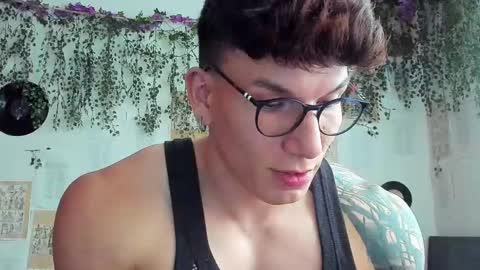 Snapshot of thomas_fuckboy chatting on 02-13-25, 10:33 Thomas Grey online show from 02-13-25, 10:33