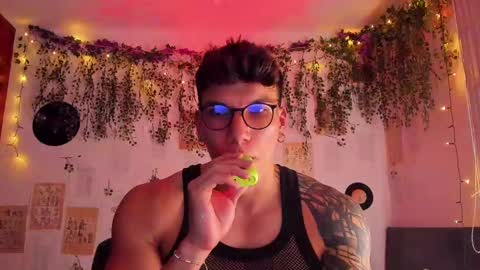 Snapshot of thomas_fuckboy chatting on 02-14-25, 01:34 Thomas Grey online show from 02-14-25, 01:34