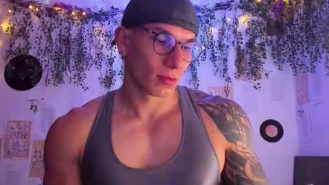 Snapshot of thomas_fuckboy chatting on 02-19-25, 09:17 Thomas Grey online show from 02-19-25, 09:17