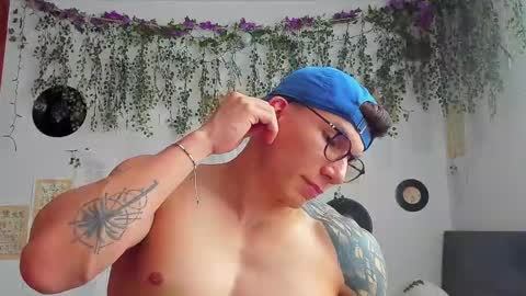 Snapshot of thomas_fuckboy chatting on 02-20-25, 09:53 Thomas Grey online show from 02-20-25, 09:53