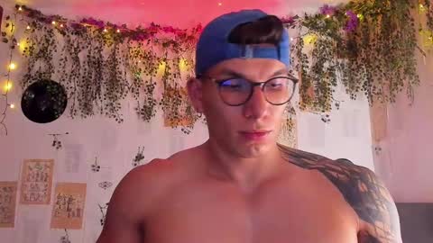 Snapshot of thomas_fuckboy chatting on 02-21-25, 01:00 Thomas Grey online show from 02-21-25, 01:00