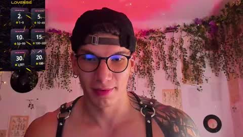 Snapshot of thomas_fuckboy chatting on 02-22-25, 03:23 Thomas Grey online show from 02-22-25, 03:23