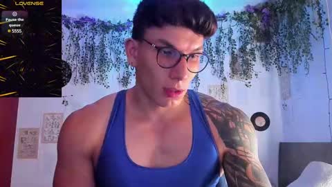 Snapshot of thomas_fuckboy chatting on 02-25-25, 11:11 Thomas Grey online show from 02-25-25, 11:11