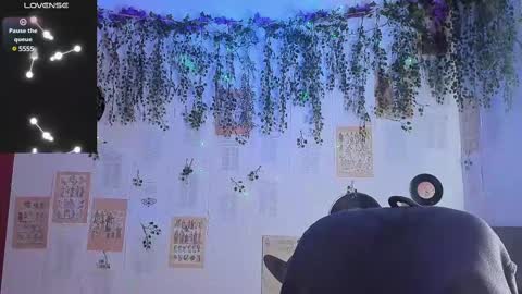 Snapshot of thomas_fuckboy chatting on 02-26-25, 12:36 Thomas Grey online show from 02-26-25, 12:36