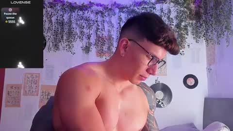 Snapshot of thomas_fuckboy chatting on 03-03-25, 11:33 Thomas Grey online show from 03-03-25, 11:33