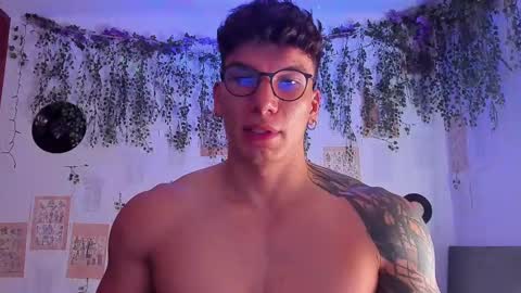 Snapshot of thomas_fuckboy chatting on 03-04-25, 12:01 Thomas Grey online show from 03-04-25, 12:01