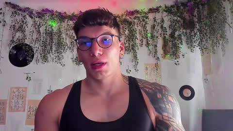 Snapshot of thomas_fuckboy chatting on 03-06-25, 10:52 Thomas Grey online show from 03-06-25, 10:52