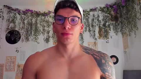 Snapshot of thomas_fuckboy chatting on 03-12-25, 10:26 Thomas Grey online show from 03-12-25, 10:26