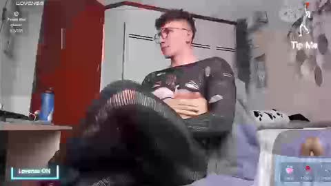 Snapshot of thomas_fuckboy chatting on 09-08-25, 07:57 Thomas Grey online show from 09-08-25, 07:57