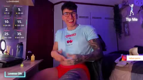 Snapshot of thomas_fuckboy chatting on 10-12-25, 02:43 Thomas Grey online show from 10-12-25, 02:43