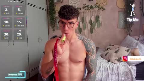 Snapshot of thomas_fuckboy chatting on 11-30-25, 09:30 Thomas Grey online show from 11-30-25, 09:30