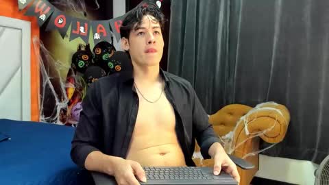 Snapshot of thomas_lester chatting on 10-27-25, 06:23 thomas_lester online show from 10-27-25, 06:23