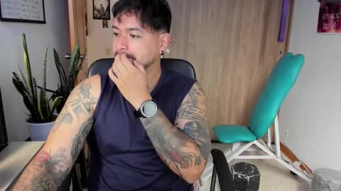 Snapshot of thomas_rol chatting on 12-01-25, 05:07 Thomas online show from 12-01-25, 05:07