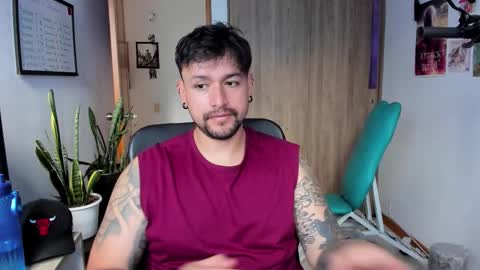 Snapshot of thomas_rol chatting on 12-03-25, 05:11 Thomas online show from 12-03-25, 05:11