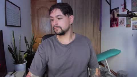 Snapshot of thomas_rol chatting on 12-13-25, 07:53 Thomas online show from 12-13-25, 07:53