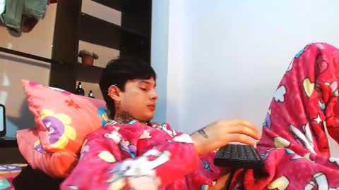 Snapshot of thomas_stallon chatting on 03-11-25, 02:54 thomas online show from 03-11-25, 02:54