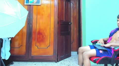 Thomas Valkov online show from 04-25-26, 01:41
