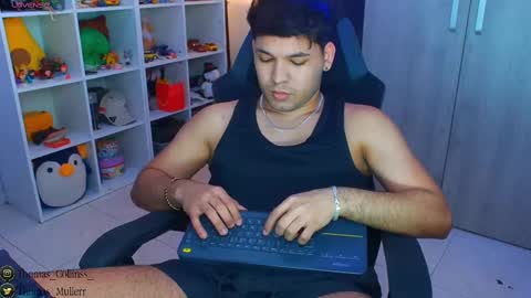 Snapshot of thomascollins__ chatting on 02-12-25, 08:27 Thomas online show from 02-12-25, 08:27