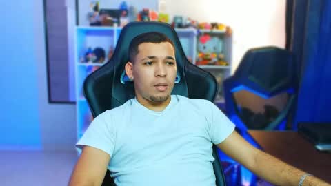 Snapshot of thomascollins__ chatting on 10-26-25, 06:30 Thomas online show from 10-26-25, 06:30