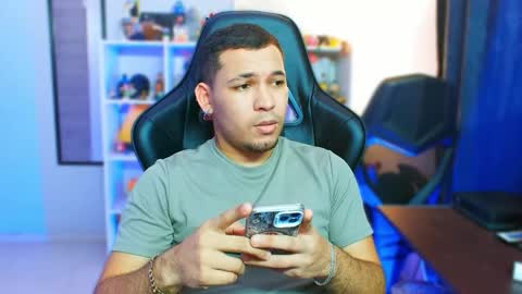 Snapshot of thomascollins__ chatting on 10-28-25, 08:40 Thomas online show from 10-28-25, 08:40