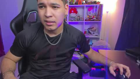 Snapshot of thomascollins__ chatting on 02-04-26, 05:24 Thomas online show from 02-04-26, 05:24