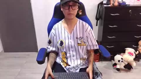 VALERIA online show from 11-30-25, 07:40