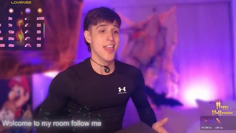 Snapshot of thomklein chatting on 10-29-25, 07:04 Thom Klein online show from 10-29-25, 07:04